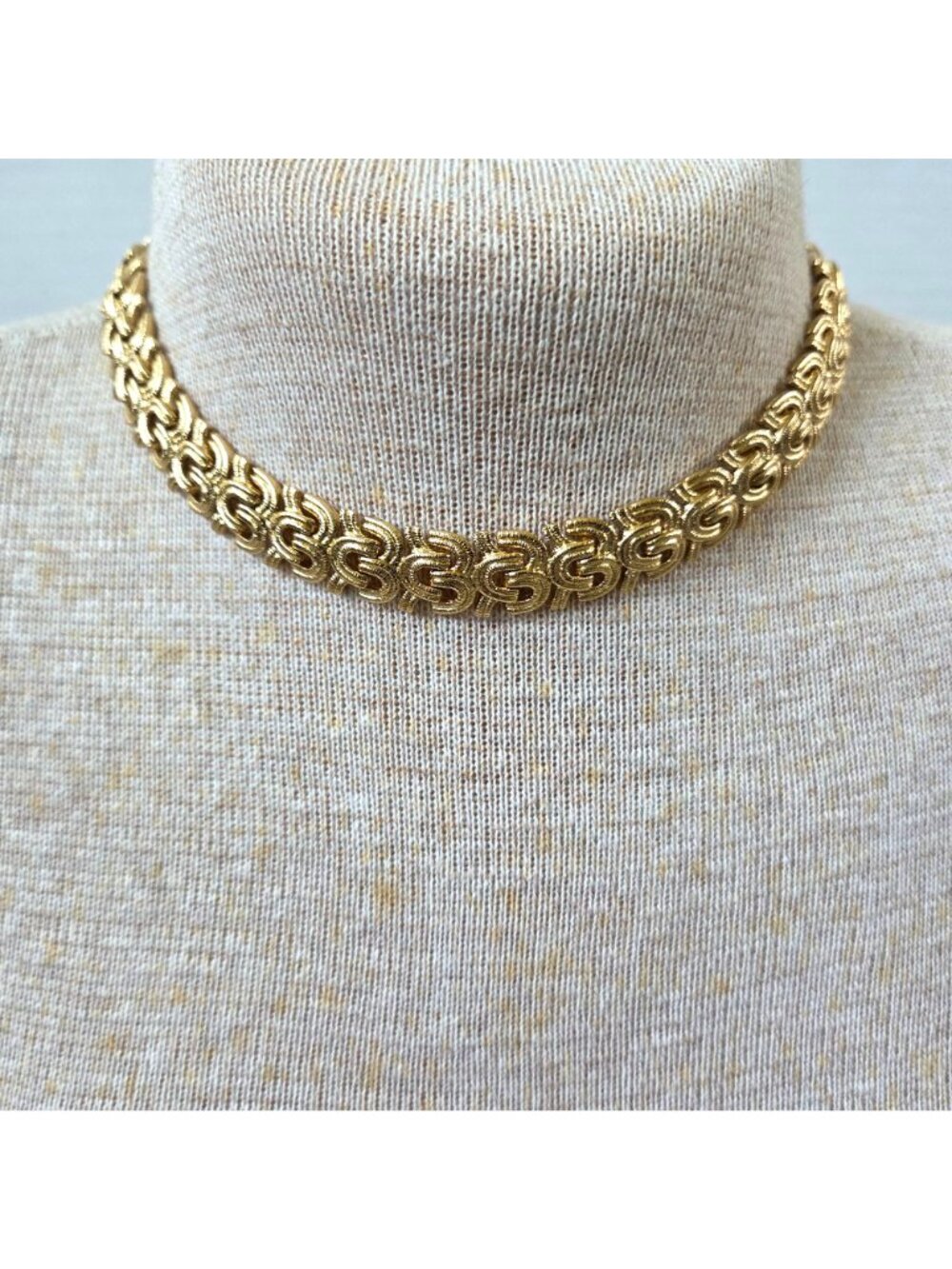 Vintage Monet Necklace Raging Seas Gold Tone Articulated Textured 16" Choker - Picture 2 of 8